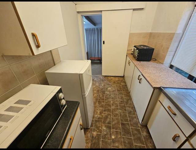 1 BEDROOM PROPERTY TO RENT IN RONDEBOSCH